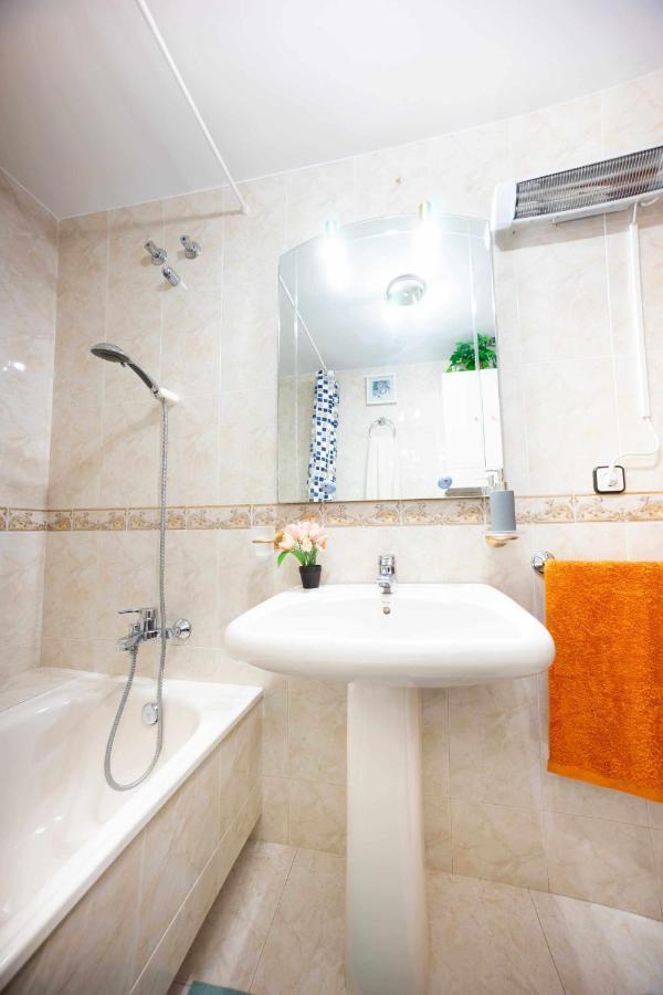 Mesones - Parking Opcional - Climatizado Apartment เฮน ภายนอก รูปภาพ